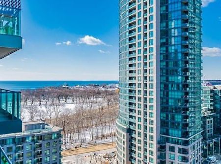 Fort York Suites - Cne Toronto Exterior photo