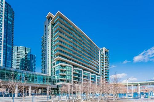 Fort York Suites - Cne Toronto Exterior photo